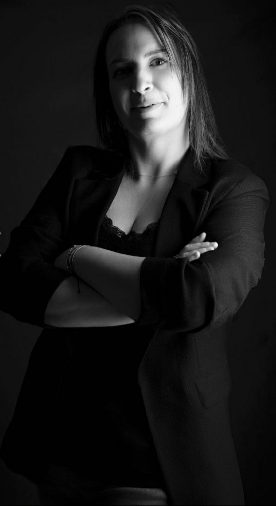 Portrait en noir et blanc de Mélanie Maitre